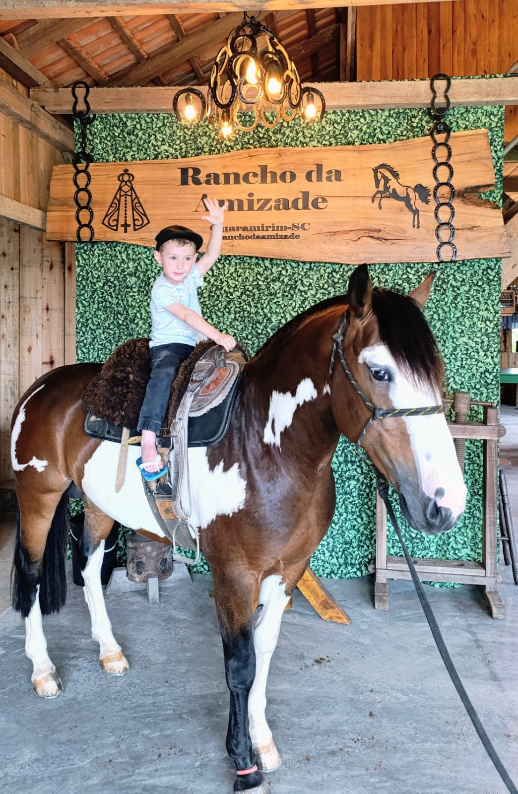 Painel Rústico — Rancho da Amizade